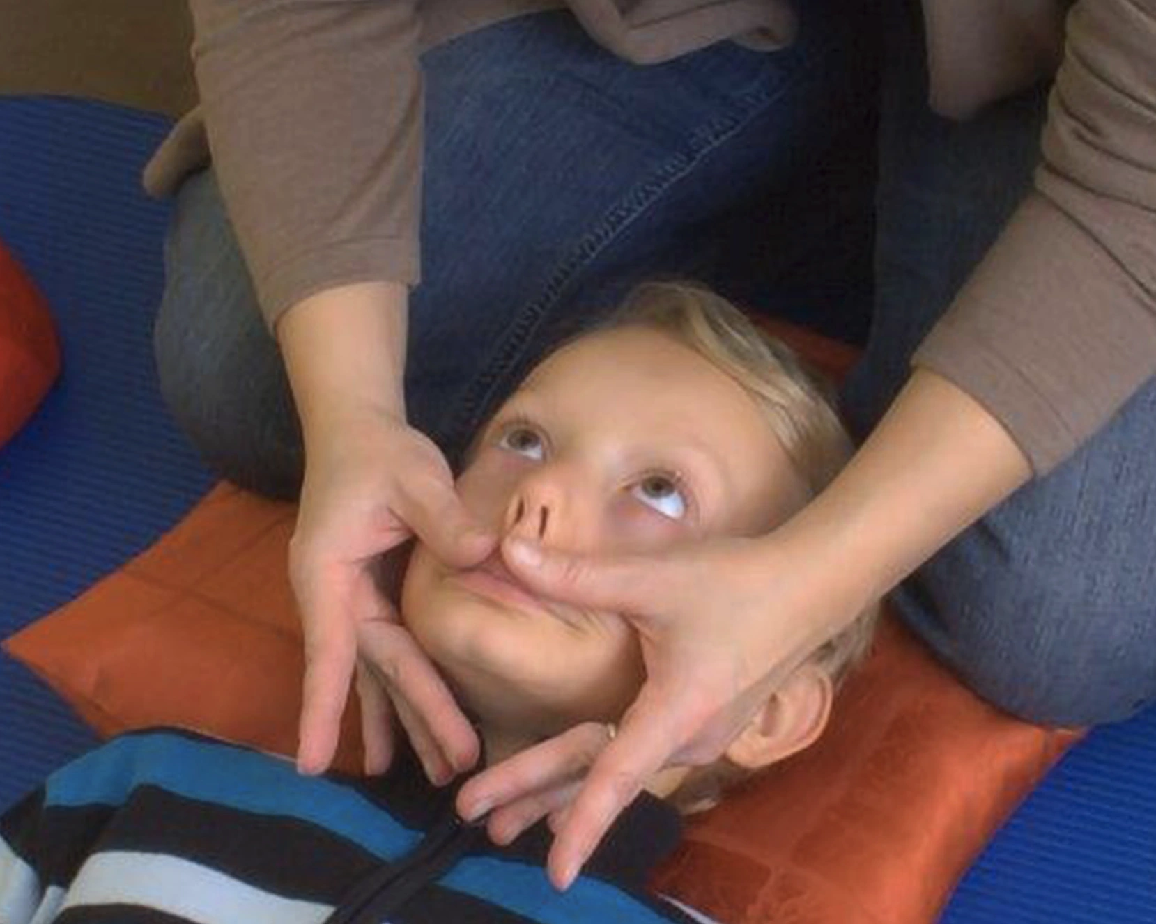 Logopädie Therapie mit Kind